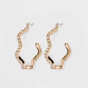✨2/15$✨SUGARFIX by BaubleBar Zig Zag Crystal Hoop Earrings - Gold